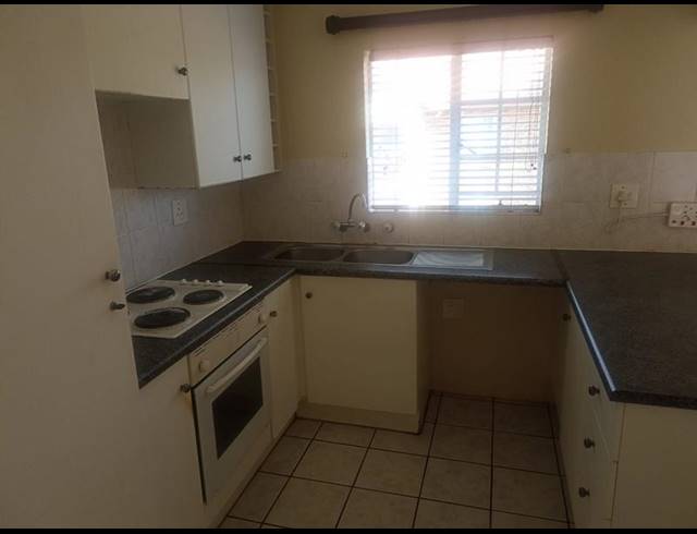 2 BEDROOM PROPERTY TO RENT IN MORELETAPARK